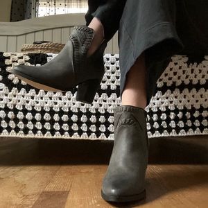 Charcoal Grey Zigisoho Booties